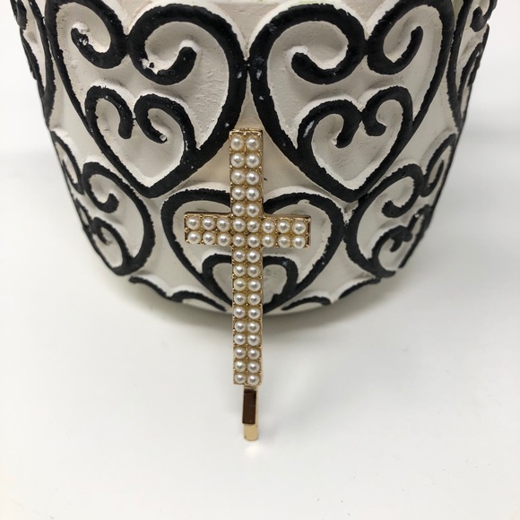 Fashion Accessory - Picture 4 of 5